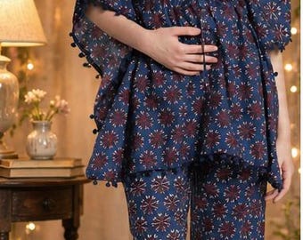 Blaues bedrucktes Umstandsset - Baumwoll-Kaftan & Hosen-Set - Still-Outfit für die Schwangerschaft - Reißverschluss vorne