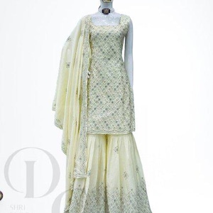 Pakistanische Designer Off White bestickt mit Squenion Work Salwar Kameez mit Dupatta, Hochzeit Sharara, PartyWear Kleid, ethnischer Anzug