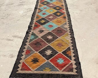 Alfombra Kilim tejida a mano en lana y yute. Alfombra Kilim Dhurrie hecha a mano con motivos orientales, tradicionales, indios, geométricos y turcos para la decoración del hogar.
