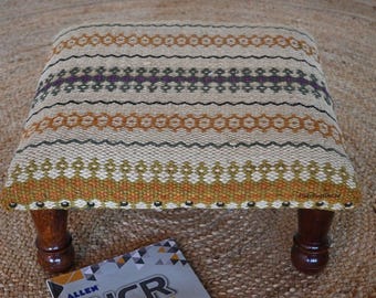 I migliori pouf in legno sul mercato si distinguono spesso per la versatilità, la struttura in legno massello (Sheesham/Mango) e il comfort offerto dall'imbottitura.