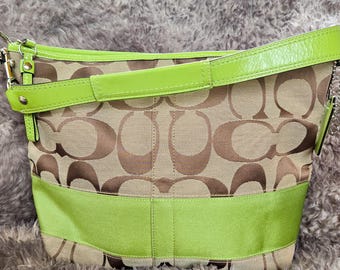 Bolso Coach Y2K Hobo en marrón/beige con estampado Signature C y raya verde #F13581