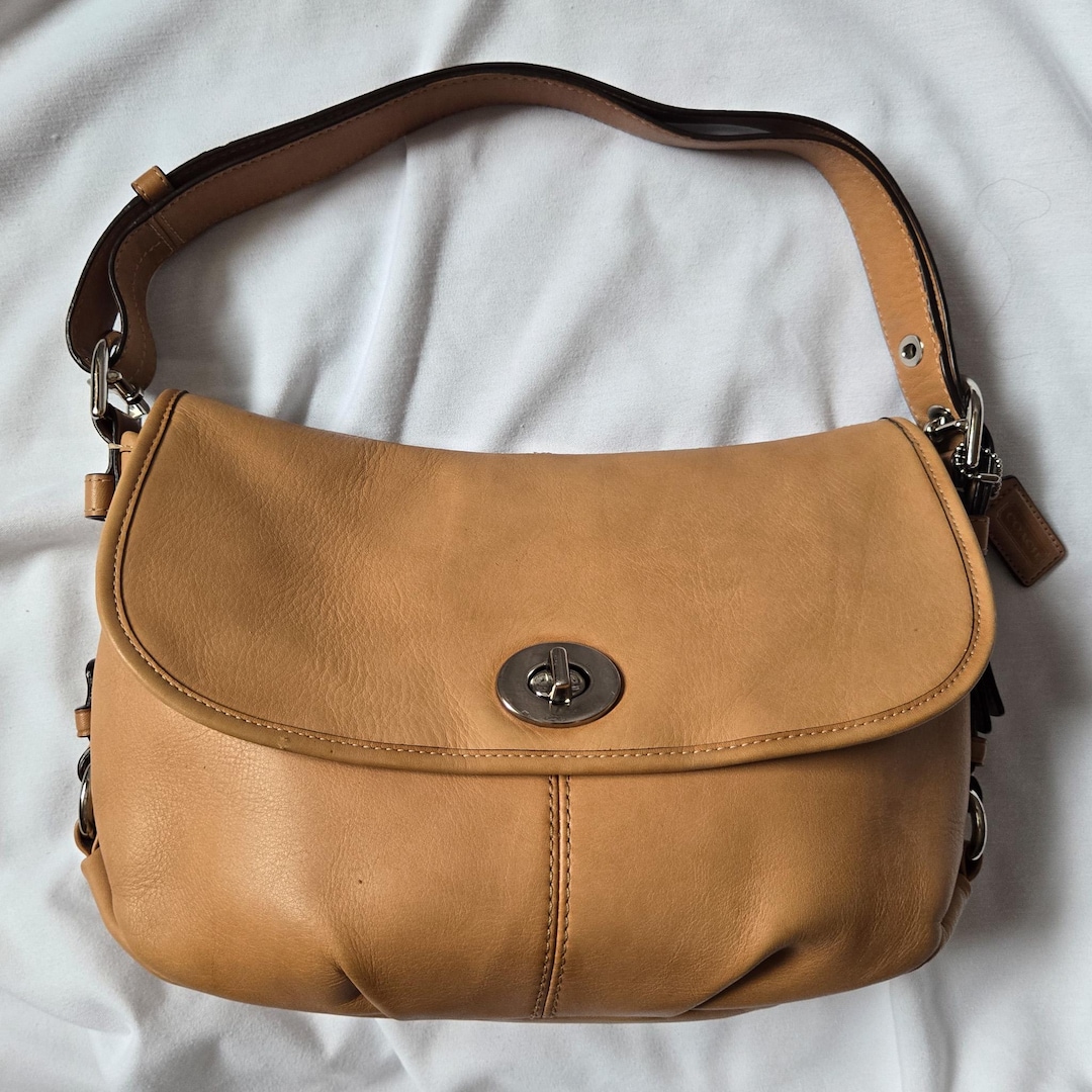 バッグ Coach Bleecker Legacy Flap Soho Bag y2k Coach Y2K Vintage Legacy Flap Duffle - Tan/beige Leather Shoulder