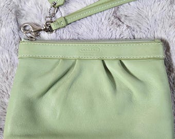 Vintage Y2K Coach Green Pleated Leather Zip Wristlet