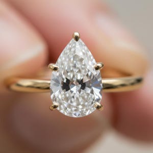 Bague de fiançailles solitaire en or massif 3 carats en forme de poire certifiée IGI cultivée en laboratoire faite main de style broches pour la Saint-Valentin, cadeau pour elle
