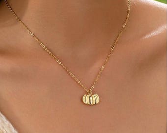 Gouden pompoenhangerketting: minimalistische halloweensieraden