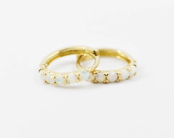 Aros de ópalo, delicados aros de oro de 14 quilates con ópalo, minimalistas, con piedras preciosas.