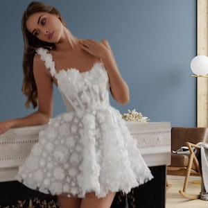 Custom White Lace Mini Prom Dress - Embroidered Spaghetti Strap Party Gow