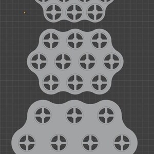 Puede incluir: Tres formas hexagonales grises estilizadas con recortes circulares dispuestos verticalmente. Cada recorte presenta un dise&ntilde;o en forma de cruz. Las formas est&aacute;n sobre un fondo de cuadr&iacute;cula gris oscuro.