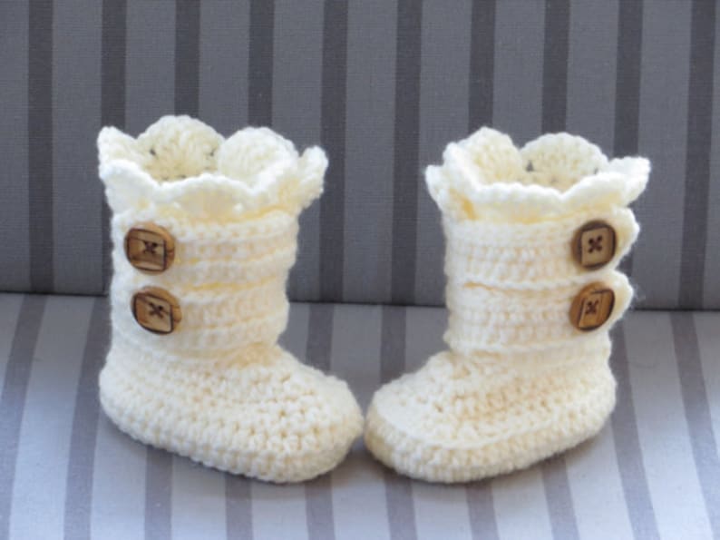 Crochet Baby Pattern, Crochet Baby Boots Pattern, Classic Snow Boots , 4 Sizes pdf pattern image 2