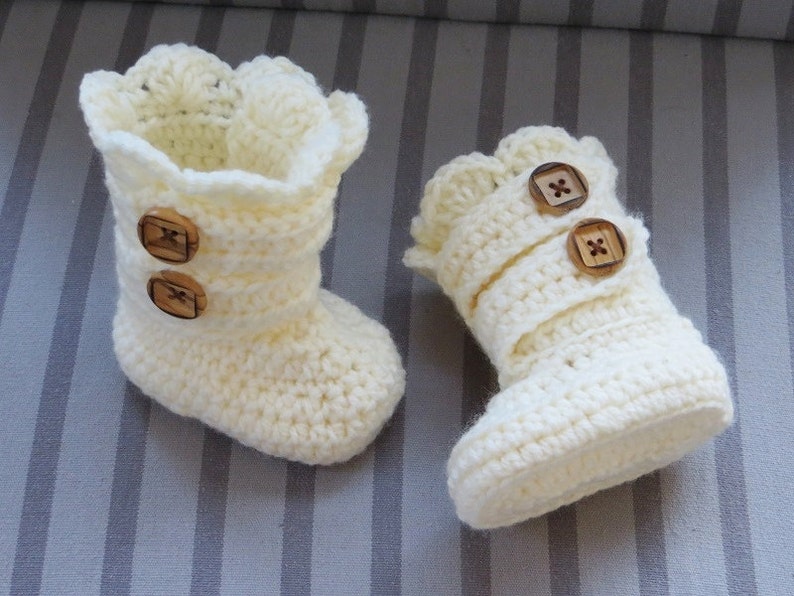 Crochet Baby Pattern, Crochet Baby Boots Pattern, Classic Snow Boots , 4 Sizes pdf pattern image 1