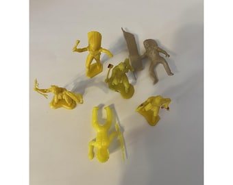 Lote de figuras de juguete vintage de plástico de nativos americanos, color amarillo y beige, estilo western, década de 1960.
