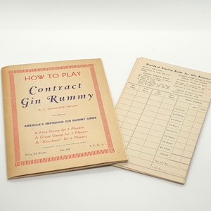 Livre vintage "Comment jouer au gin rami contract" par C. Hammond Taylor avec des cartes de pointage
