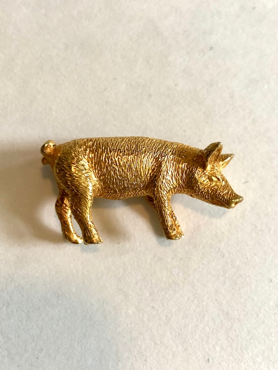 Highly Detailed Vintage Gold Tone Pig Brooch