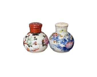 Salière et poivrière vintage japonaises en porcelaine bleu cobalt et rouge 2,25 po.