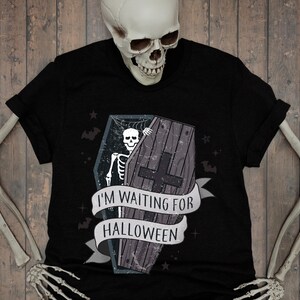 Funny Skeleton Halloween Shirt - &quot;I&#39;m Waiting for Halloween&quot; Spooky Cute Coffin Design for Fall & October Lovers  m266