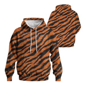 Op de afbeelding: Een sweatshirt met lange mouwen en capuchon met een all-over oranje en zwart tijgerstrepenpatroon. Het kledingstuk heeft een capuchon met witte trekkoorden en een kangoeroezak, getoond vanuit zowel voor- als achteraanzicht.