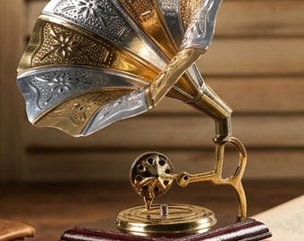 Vintage Gramophone Showpiece, Antique Style Music Player Decor, Retro Phonograph Figurine