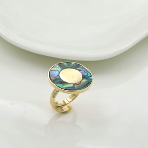 Abalone-Schmetterlingsring, Statement-Ring aus schillernder Muschel, Naturschmuck in Goldoptik