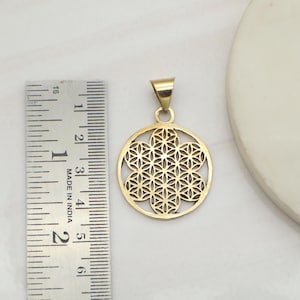 Złoty wisiorek Kwiat Życia: naszyjnik z mandalą o świętej geometrii