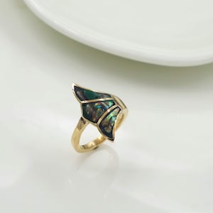 Abalone-Schmetterlingsring, Statement-Ring aus schillernder Muschel, Naturschmuck in Goldoptik