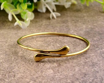 Minimalist Gold Open Cuff Bangle Bracelet, Adjustable Gold Bracelet for Women, Dainty Stackable Jewelry, Modern Wire Bangle Gift for Her