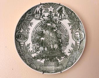 Plato navideño antiguo de Wooster, Ohio / Primer árbol de Navidad de 1847 / Horno Kettlesprings / Decoración navideña de loza estampada en blanco y negro