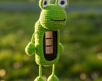Crochet Frog Car Key Cover: Handmade Animal Keychain Case