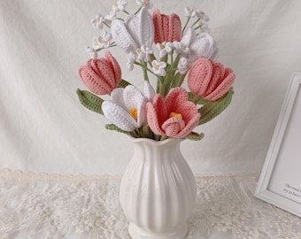 手作りかぎ針編みの花束：チューリップとワスレナグサ