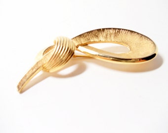 Trifari Brooch- Ribbon Brooch- 1960 Brooch- Crown Trifari- Bow Brooch- Ribbon Pin- Textured Brooch- Gold Bow Brooch- Trifari Gold Bow