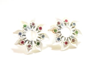 60s Floral Earrings- White Clip Earrings- Rhinestone Earrings- Spring Clips- 1960s Fashion- Daisy Earrings- Flower Earrings- Hippie Style