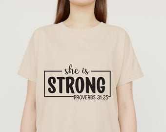 Ela é forte SVG | Versículo bíblico de Provérbios 31:25 | Arquivo de corte de mulher cristã | Design de camisa de fé | Silhueta Cricut de Escritura PNG JPEG