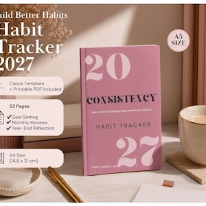 Könnte beinhalten: Ein rosafarbenes A5-Habit-Tracker-Buch mit dem Text 20 CONSISTENCY 27, SMALL DAILY ACTIONS BECOME REMARKABLE RESULTS und HABIT TRACKER. Das Cover zeigt die großen weißen Zahlen 20 und 27 sowie schwarzen Text. Es misst 14,8 x 21 cm.