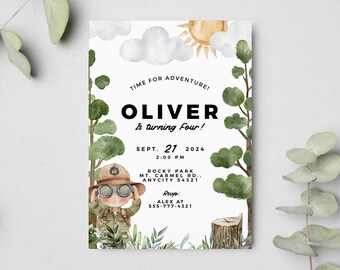 Może przedstawiać: Akwarelowe zaproszenie z tekstem "Time for Adventure!" i "Oliver is turning Four!" przedstawia kreskówkowego odkrywcę w kapeluszu i okularach. Data to 21 września 2024 o godzinie 14:00. Zawiera dane kontaktowe i logo.