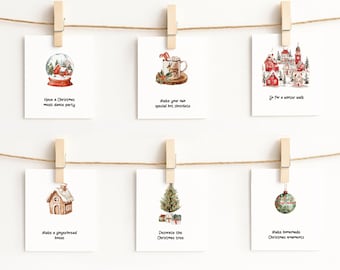 Puede incluir: Seis tarjetas blancas con ilustraciones de acuarela navideñas, sujetas a una cuerda con pinzas de madera. Las tarjetas presentan imágenes navideñas como una bola de nieve, chocolate caliente y un árbol de Navidad. El texto incluye frases como "Haz una casa de jengibre".