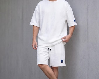 Conjunto de verano para hombre de punto gofrado / Camiseta extragrande y pantalones cortos.