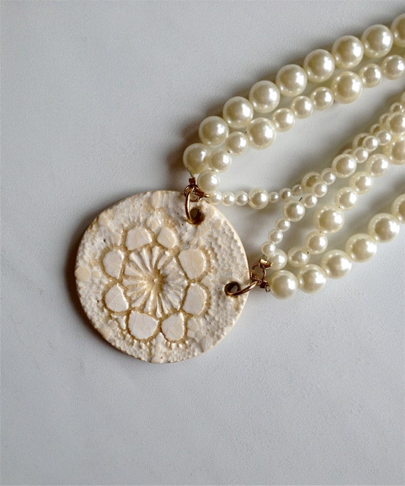 Women's Fashion Necklace Flower Pendant and Triple Strand Pearl Necklace with Vintage Clasp