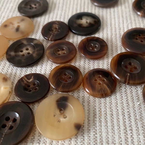 20 or 25mm real horn buttons, polished natural tailoring buttons, cream brown mixed tones genuine natural material markings, Lot C nfp