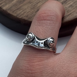Vintage Silver Frog Face Ring – Adjustable Band – Whimsical Nature Inspired Jewelry
