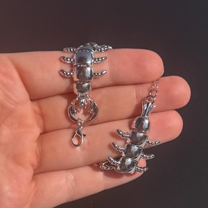 Insektenarmband aus Silber – Realistisches Tausendfüßler-Design – Flexibles Wickelarmband – Ausgefallenes und einzigartiges Schmuckgeschenk