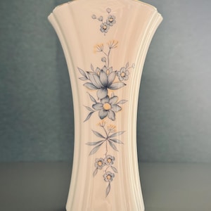 Elegant Porcelain Vase by Johann Seltmann Vohenstrauß – Floral Design & Gold Rim – Vintage from Bavaria