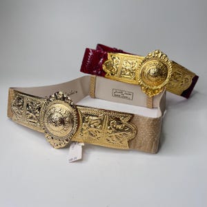 Judith Leiber White snakeskin Belt with Ornate Gold Sculpted Buckle Judith Leiber White Snakeskin Gold Lion Belt – Muse main image 3