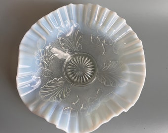 Antyczna opalizująca misa Northwood: muszla i dzika róża, cukierniczka EAPG