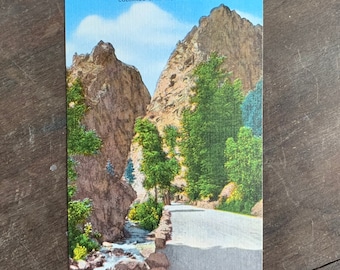 Linen Postcard Pillars of Hercules Colorado Spings Unused Unposted 1940s Postcard