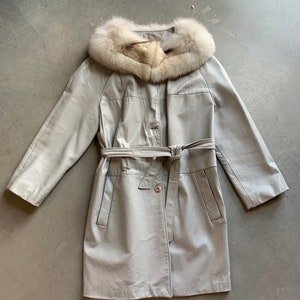 Vintage Womans Gray Leather Coat with Fox Fur Collar Size Large