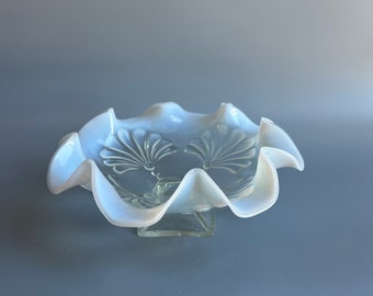 Antyczna opalizująca misa wachlarzowa z koralików Northwood: EAPG Candy Miseczka