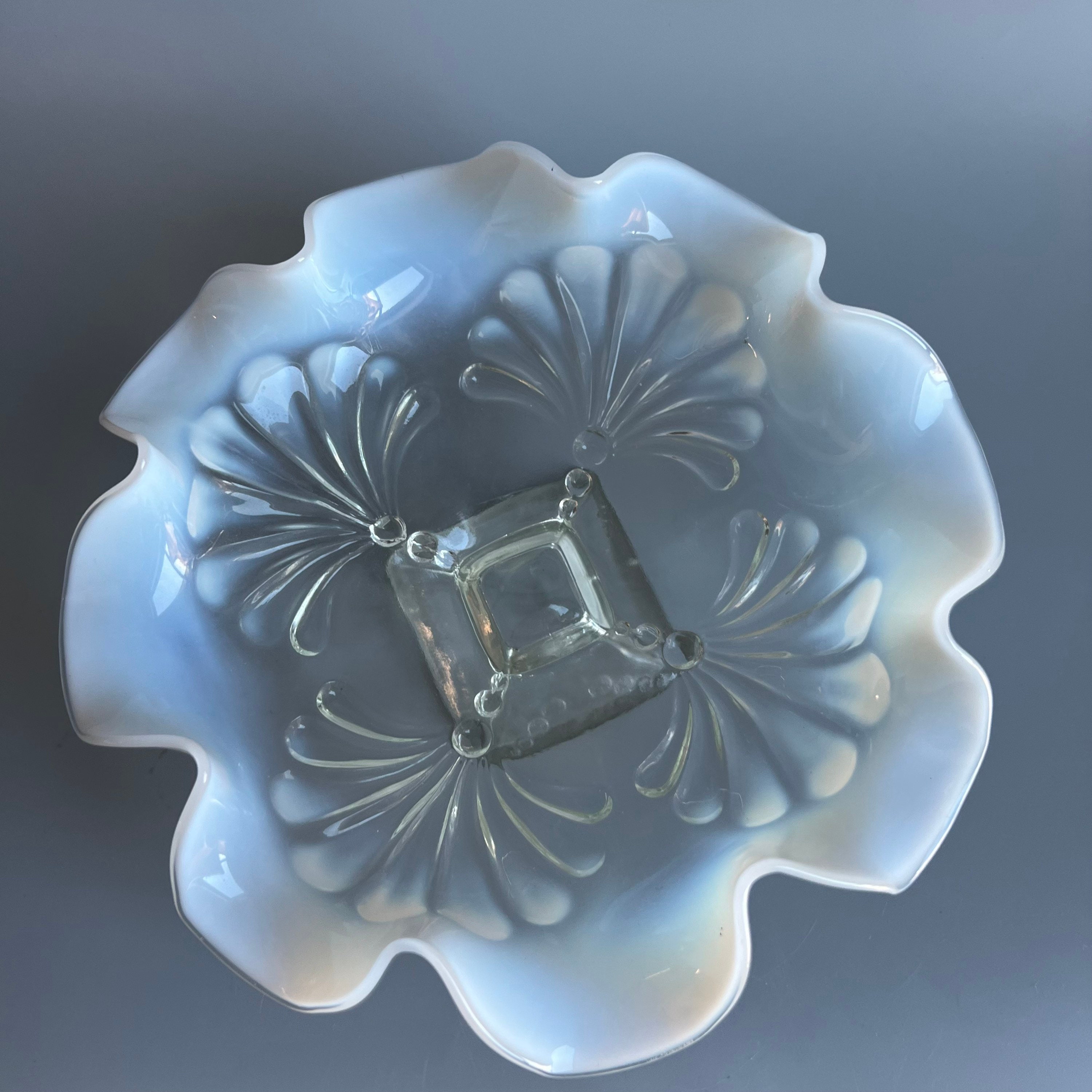 イギリスアンティーク　ノースウッド　オパールセントガラス大型コンポート イギリスアンティーク ノースウッド オパールセントガラス大型コンポート