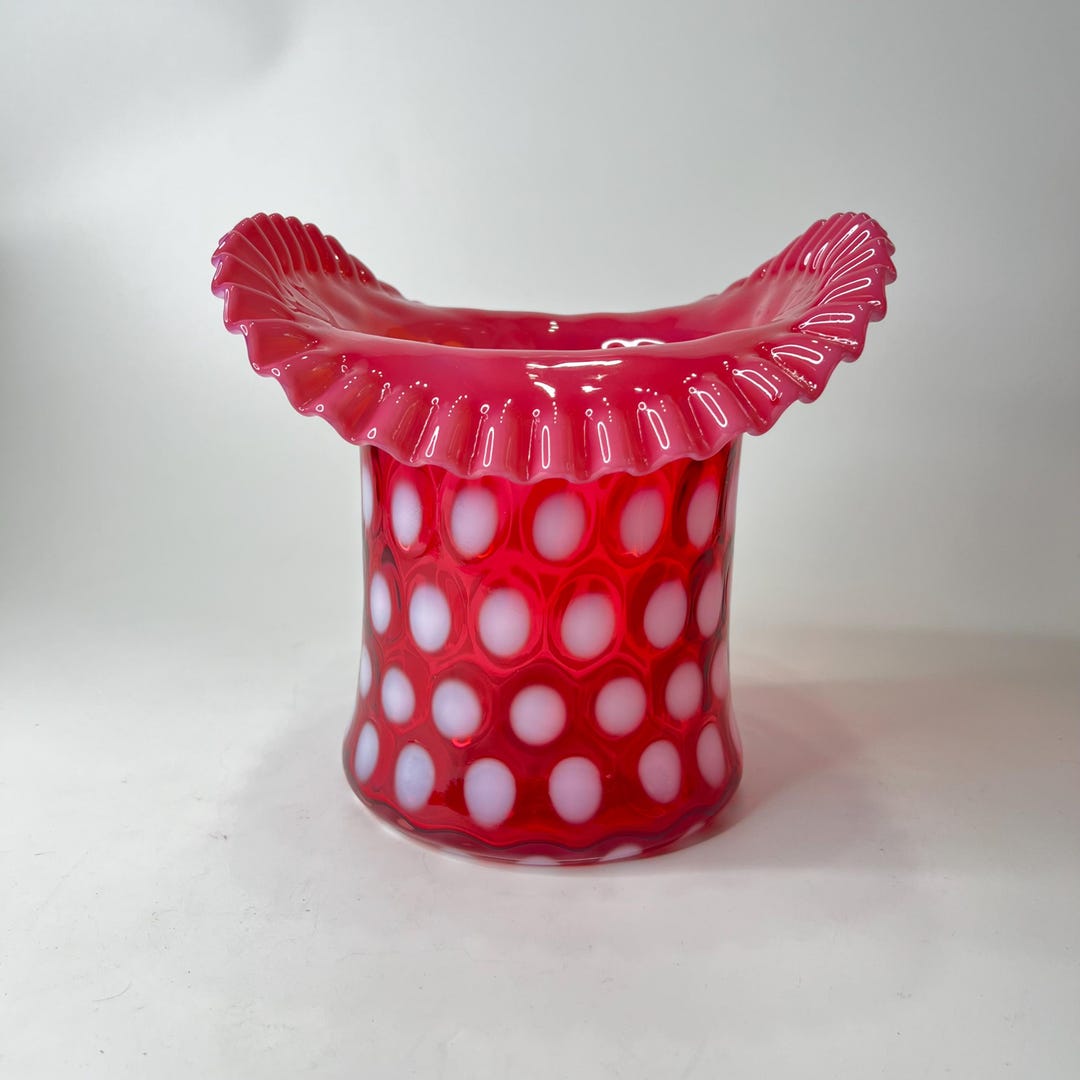 フェントン クランベリー コインドット花瓶：ピンク＆ホワイトのフリル