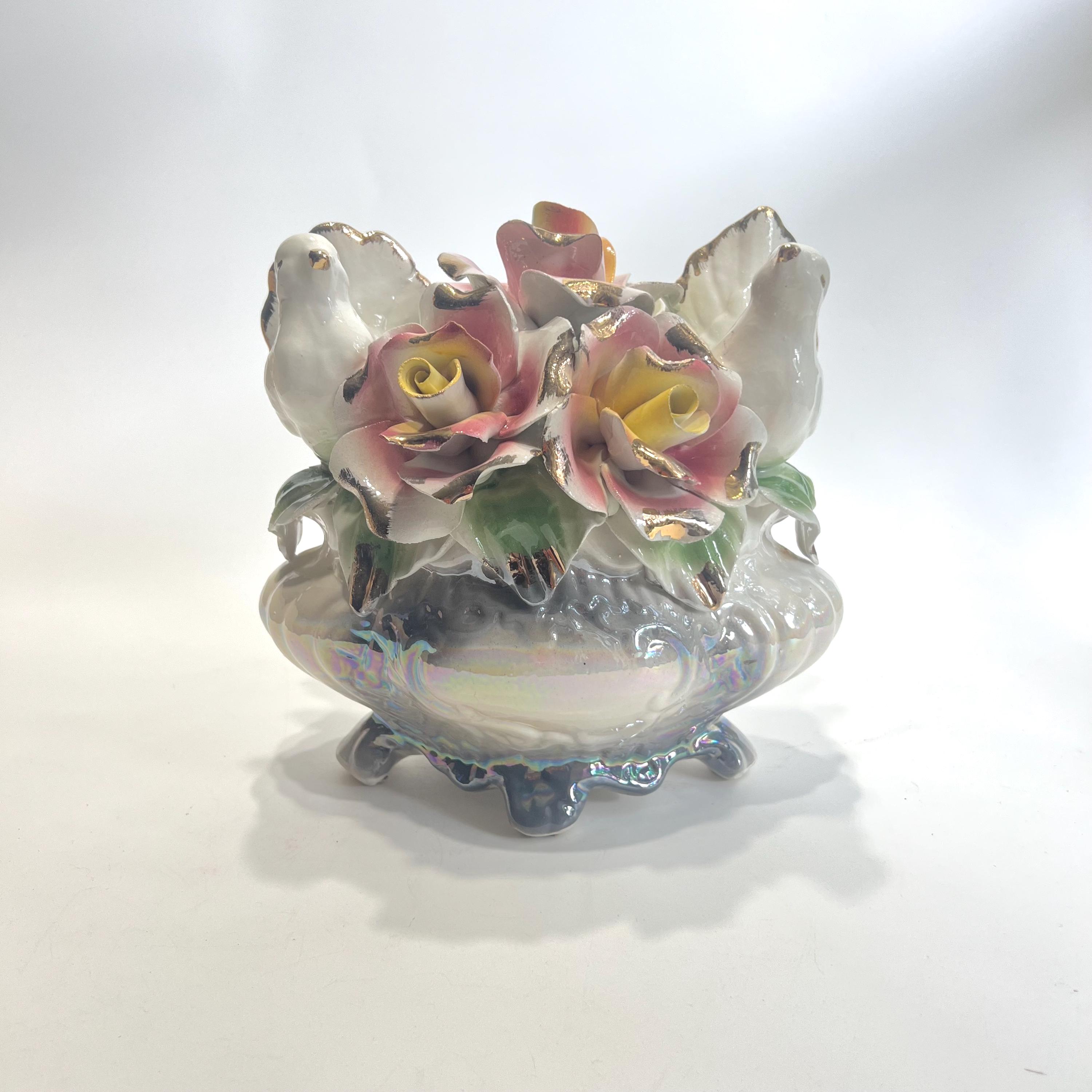 カポディモンテ バラと鳩のセンターピース 大きな花柄磁器センター