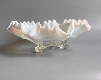 Antyczna opalizująca, falbaniasta misa Northwood: EAPG Candy Cup