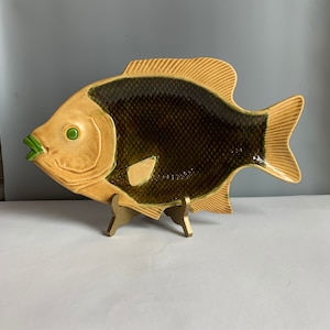 Plato de pescado de cerámica italiana Tesoro 1976: firmado, grande, marrón y amarillo